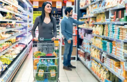  ?? F.E ?? Para lograr seguridad alimentari­a, desde el momento de la compra se debe prestar atención al etiquetado y a la fecha de caducidad.