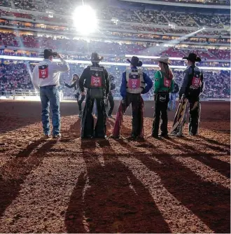  ?? Elizabeth Conley / Houston Chronicle ?? Competitor­s line up Sunday on the final day of the Houston Livestock Show and Rodeo.