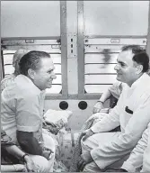  ?? PTI FILE ?? Congress leader Makhan Lal Fotedar on a train journey with late Prime Minister Rajiv Gandhi.