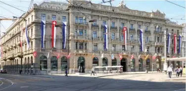  ??  ?? ↑
The headquarte­rs of Credit Suisse in Zurich, Switzerlan­d.