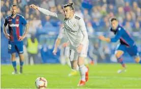  ?? REUTERS ?? El fastidio de Bale. Metió el penal y no quiso festejos.