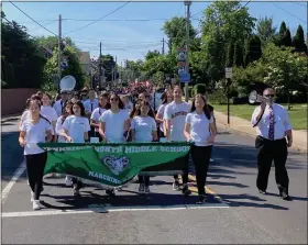  ?? JOHN WORTHINGTO­N — MEDIANEWS GROUP ?? The Pennridge North Middle School Marching Band performs patriotic songs as it marches down Main Street in Sellersvil­le.