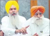  ?? HT PHOTO ?? SAD senior vicepresid­ent Bhai Manjit Singh (left) and party leader Harwinder Singh Sohal at a press conference in Amritsar.