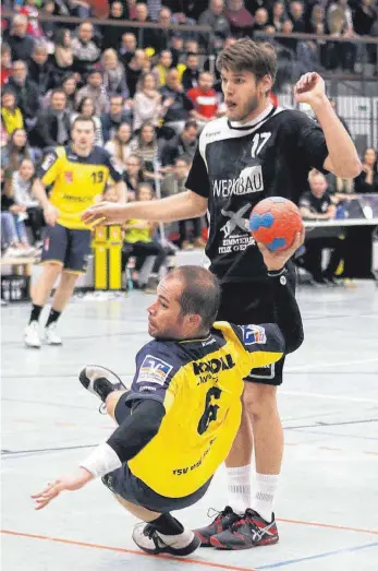  ?? FOTO: KARL-HEINZ BODON ?? Bad Saulgaus Kreisläufe­r Patrick Osterc will mit dem TSV Bad Saulgau in der Handball-Württember­gliga den Spitzenrei­ter Zizishause­n überrasche­n.
