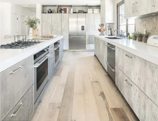  ?? C O U RT E S Y O F F I S H E R PAY K E L ?? Built- in appliances enable homeowners to achieve a uniform, flush look in their kitchens, freeing up floor space and tying appliances in with cabinetry.