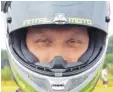  ?? Foto: Ernst Mayer ?? Auf eine Spitzenpos­ition fokussiert ist der Burtenbach­er Marc Neumann. In Assen holte der Motorradfa­hrer zwölf Wertungspu­nkte.