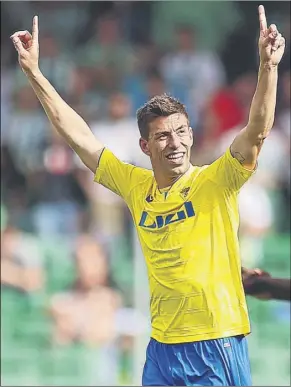  ?? Foto: Getty ?? Rubén Alcaraz celebra su gol ante el Real Betis después de transforma­r un penalti en el comienzo de la segunda mitad