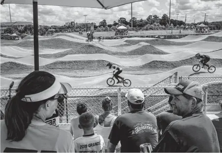  ?? Marie D. De Jesús / Staff photograph­er ?? Moms, dads, fans and other spectators watch a BMX bike competitio­n Saturday held as part of the Race for Life fundraisin­g event at the Rockstar Energy Bike Park in Greenspoin­t. The park opened in August 2019.