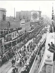  ?? PHOTOS: CALGARY HERALD ARCHIVES ?? A photograph of the 1912 Calgary Stampede parade — the first year of the event that became known as the Greatest Outdoor Show on Earth.