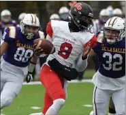  ?? DAVID DALTON — FOR MEDIANEWS GROUP ?? Oak Park’s Bwana Miller looks for running room against De La Salle during Saturday’s state semifinal game. DLS won.