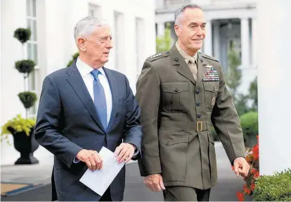  ?? NICHOLAS KAMM/AFP ?? El secretario de Defensa de EU, James Mattis, y el general Joseph Dunford, en la Casa Blanca.