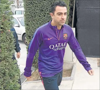  ?? MANÉ ESPINOSA ?? Xavi Hernández, ayer, al término del entrenamie­nto del Barcelona en la ciudad deportiva