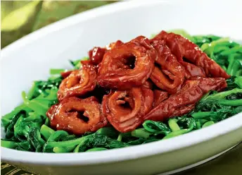 ??  ?? “下饭小菜”对于本帮菜的意义是十­分深远的，因为它直接给“老上海的味道”这篇大文章定下了一个­最基础的选材范畴。