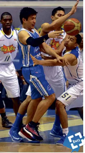  ?? AUGUST DELA CRUZ ?? JAMES Yap of San Mig Coffee loses possession from Talk ‘N Text double team formed by Aaron Aban (51) and Ranidel de Ocampo in their game last night.