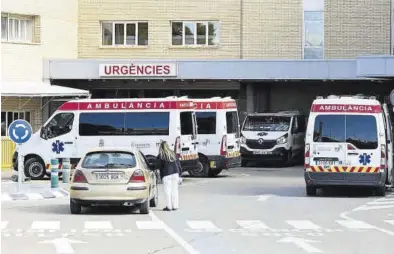  ?? MANOLO NEBOT ?? Entrada al servicio de Urgencias del Hospital Genertal Castellón, donde la pequeña ingresó el pasado jueves.