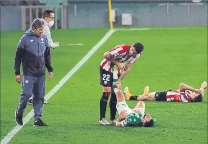  ?? FOTO: EFE ?? Fundidos El Betis de Pellegrini afronta el partido contra el Barça con mucho cansancio tras la prórroga copera del jueves ante el Athletic