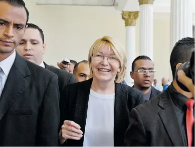  ?? AFP ?? Luisa Ortega quedó el martes al borde de su destitució­n por el TSJ . Pero ella asegura que nada la va a intimidar.