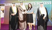 ??  ?? Aisha Al Asfour receiving the award from Sheikh Mohammad Abdullah Al
Mubarak (second from left), and Dr Nasser Al Tayyar (left).