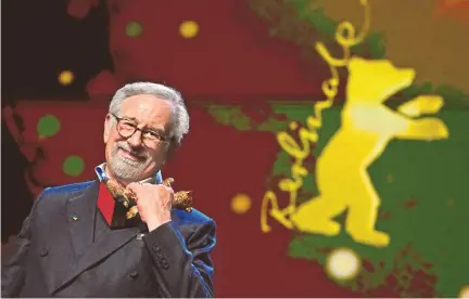  ?? JOHN MACDOUGALL /AFP ?? El director Steven Spielberg recibió el Oso de Oro Honorario por toda una v ida dedicada al cine