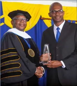  ?? ?? Desmond Stewart (left) receives the Product Sample 2023 award from University President, Prof. Lincoln Edwards on behalf of Dr Melva Spence