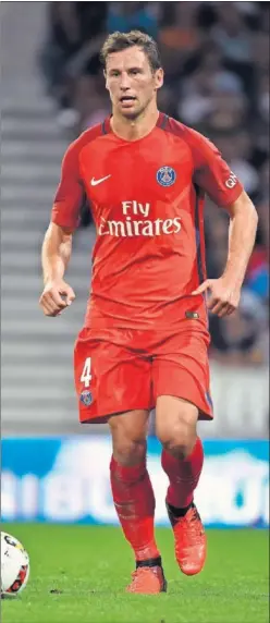  ??  ?? GUSTA. Grzegorz Krychowiak pasó del Sevilla al PSG.