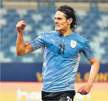  ??  ?? Goleador. El delantero Edinson Cavani anotó el segundo tanto de Uruguay ayer ante Bolivia.