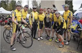  ??  ?? Les clubs cyclotouri­stes de la région se sont donné rendez-vous à la Jean Racine pour pédaler dans la bonne humeur.