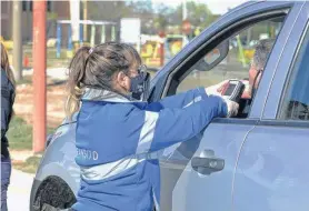  ??  ?? EL ALÓMETRO (izq.), la pieza clave para agilizar los operativos de control. Con el alcoholíme­tro (der.) se precisa determinac­ión cualitativ­a y cuantitati­va.