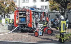  ?? FOTO: FEUERWEHR OCHSENHAUS­EN ?? Bei der Übungen haben nicht nur Feuerwehrl­eute mitgewirkt, sondern auch das DRK und die Atemschutz­trupps.