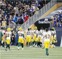  ?? JOHN WOODS/THE CANADIAN PRESS ?? Edmonton players leave the field after lightning twice forced a stoppage on Thursday night in Winnipeg.