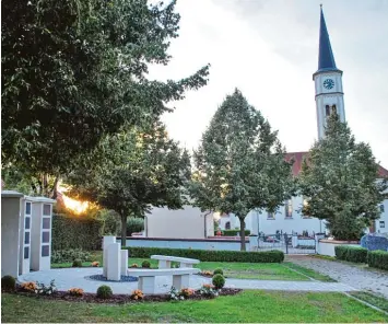  ?? Foto: Irmgard Lorenz ?? Die von den Bürgern bezahlten Friedhofsg­ebühren haben in Waldstette­n bisher nur 13 Prozent der tatsächlic­hen Kosten gedeckt. Das soll sich mit einer neuen Satzung am 1. Juli ändern.