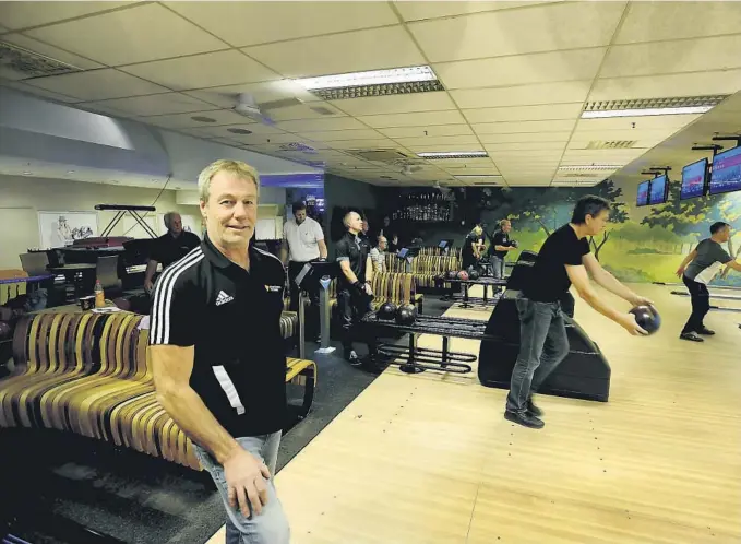  ?? FOTO: PÅL LUNDSHOLT ?? POPULAERT: Bowling er størst på bedriftsid­rett i Telemark. – Bowling er noe alle med sånn noenlunde helse kan drive med, sier Jan Strømsvaag.