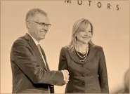  ?? Foto especial ?? Carlos Tavares, presidente de PSA, y Mary Barra, presidenta ejecutiva de GM, confirmaro­n la transacció­n.