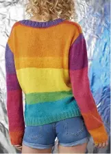  ??  ?? Use simple stocking stitch to show off Sirdar Colourwhee­l’s bold colour stripes.