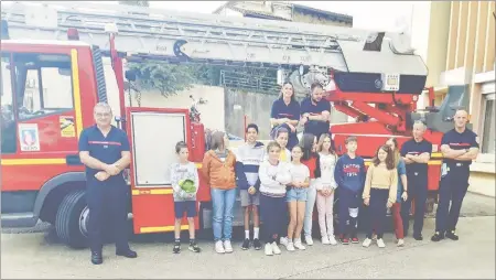  ?? - Crédits : RUFIN ?? Quelle fierté de poser sur un engin du SDIS entouré par des sapeurs pompiers