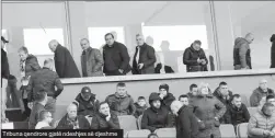  ??  ?? Tribuna qendrore gjatë ndeshjes së djeshme