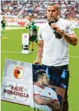  ?? Foto: Wagner ?? Raúl Bobadilla beim offizielle­n Abschied im Augsburger Stadion.