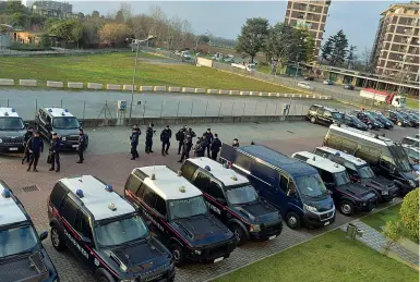  ??  ?? Sopralluog­hi Venerdì 6 marzo, i carabinier­i arrivati da Milano e alloggiati al Palace Hotel, di Verdellino: insieme ai poliziotti arrivati anche loro in supporto in vista della chiusura di Nembro e Alzano, avevano perlustrat­o strade e accessi alla valle