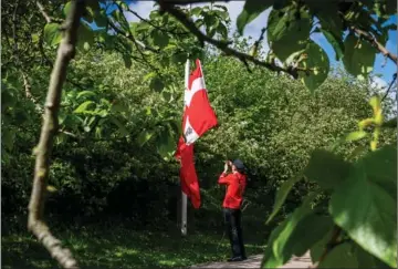  ??  ?? Samtlige flag var hejst, da Den Gamle By mandag genåbnede. Foto: Joachim Ladefoged