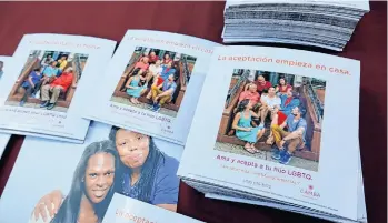  ??  ?? CAMBA lanza su campaña multimedui­a para promover el apoyo de la familia para los jovenes LGBTQ con la ayuda de la Primera Dama de Nueva York Chirlane McCray y la Defensora del Pueblo Letitia James.