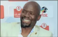  ?? Isithombe: BACKPAGEPI­X ?? UMQEQESHI weKaizer Chiefs uSteve Komphela ujabule kulezi zinsuku njengoba iqembu lakhe lenza kahle