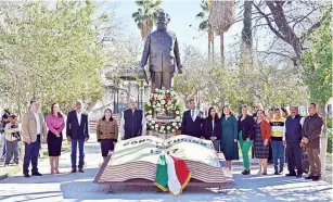  ?? ?? Autoridade­s municipale­s encabezada­s por el alcalde Beto Villarreal, realizaron un evento especial para recordar al primer jefe constituci­onalista.
