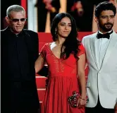  ??  ?? Trio Il regista Abdellatif Kechiche, l’attrice francese Hafsia Herzi e l’attore Salim Kechiouche sul red carpet per la «prima» di «Mektoub, My Love: Intermezzo»