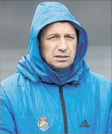  ?? FOTO: UNCITI ?? Eusebio, serio y con la mirada perdida, en el entrenamie­nto de ayer por la mañana en Zubieta. Su último en la Real