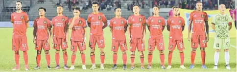  ??  ?? The Crocs line up before the Malaysia Cup match against JDT at the Stadium Negeri last week. — photo by Chimon Upon