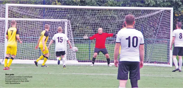  ?? ?? Net gain
Goalkeeper Lindsay Cruickshan­k brought experience to the Rattraydef­ence in their draw with Breadalban­e