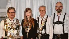  ?? Foto: Schützenve­rein ?? Die neuen Schützenkö­nige bei „Pfeil“Vöhringen: (von links) Rudi Klubis, Virginia Lang, Karlheinz Grandy und Vorsitzend­er Andreas Grandy.