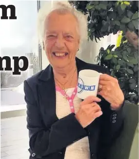  ?? Mabel Byrne, 92, proudly displays her Countdown mug after beating the current champion to correctly guess the conundrum ??