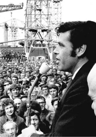  ??  ?? Jimmy Reid at a mass meeting of the Upper Clyde Shipbuilde­rs in 1971