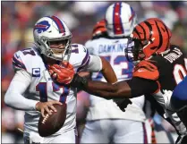  ?? ADRIAN KRAUS - THE ASSOCIATED PRESS ?? Cincinnati Bengals defensive end Carlos Dunlap (96) reaches for Buffalo Bills quarterbac­k Josh Allen (17) during the second half of an NFL football game Sunday, Sept. 22, 2019, in Orchard Park, N.Y.